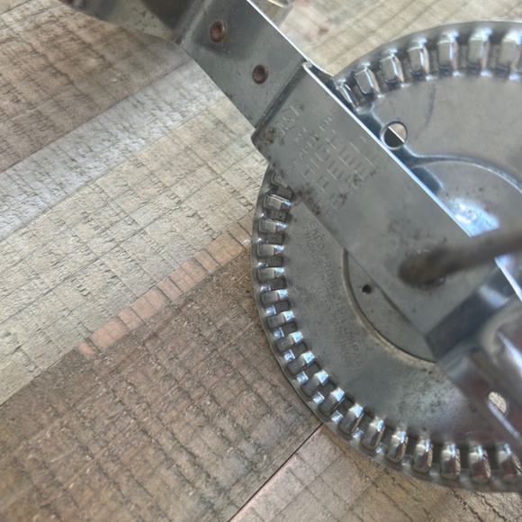 Vintage Hand Mixer - Picture 2 of 6